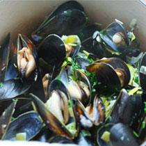 Mussels with Garlic-Parsley Butter